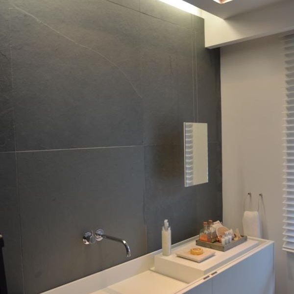 Grey-Slate-Bathroom-Wall